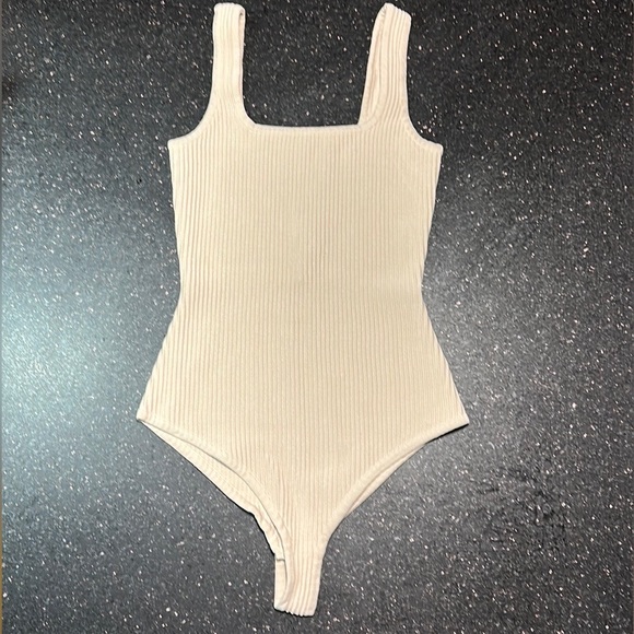 Beige Ribbed Contour Bodysuit - Picture 2 of 5